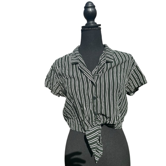 Women’s crop green and white striped button down shirt by Garage size M - Picture 1 of 4